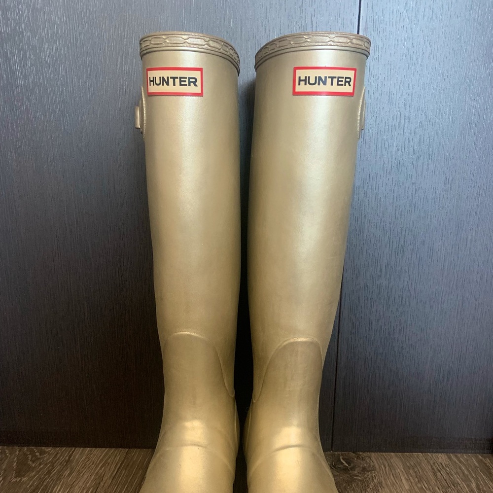 Women’s Hunter champagne tall rain boots